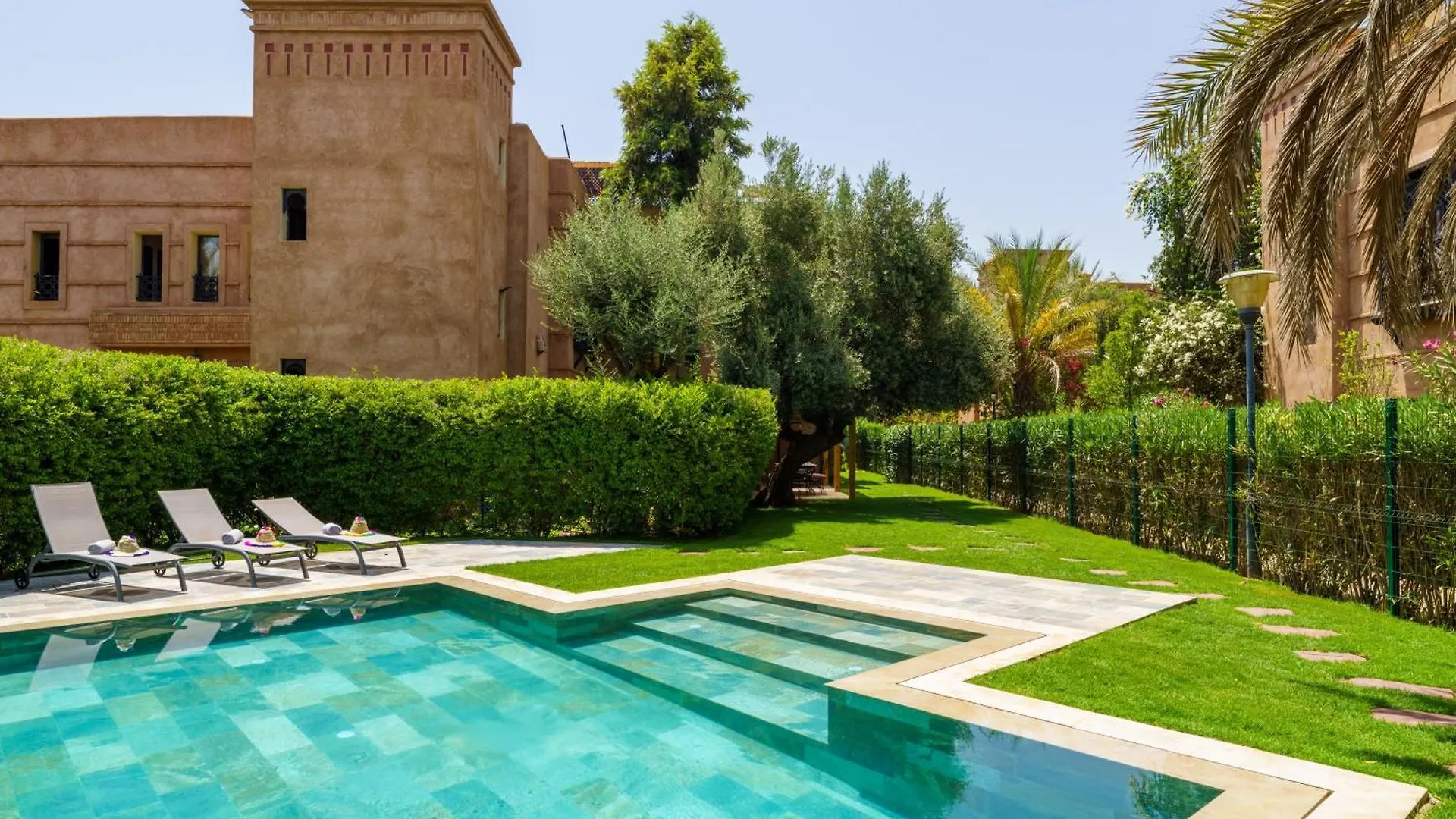 Villa Riad Sultana - Piscine Privee Chauffee contacts